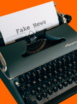 Fake news Typewriter 